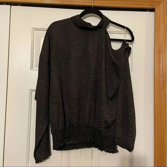 Peyton Jensen One Shoulder Leopard Print Blouse - Picture 2 of 9